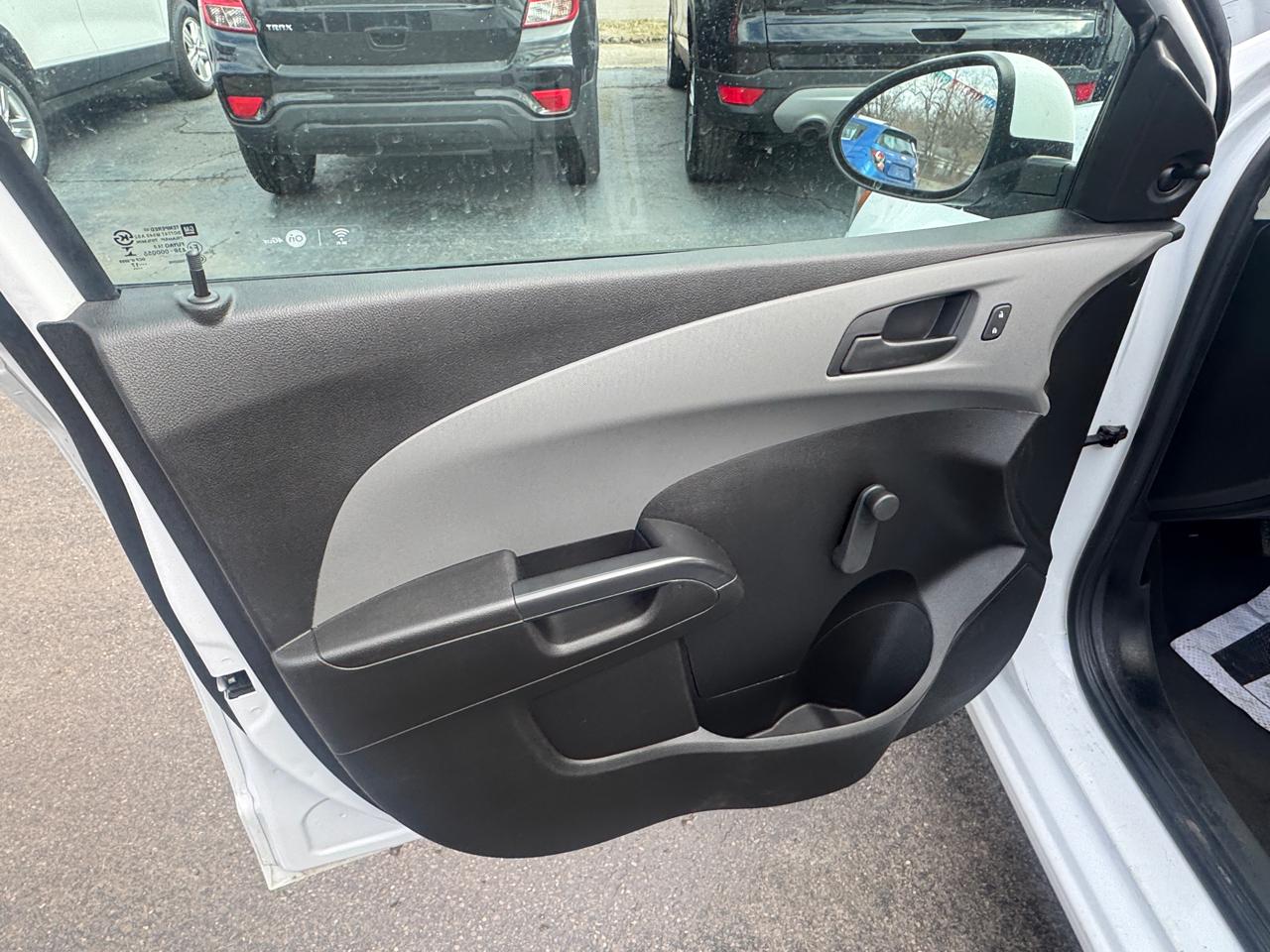 Chevrolet Sonic 5dr HB Auto LT w/1FL 2017