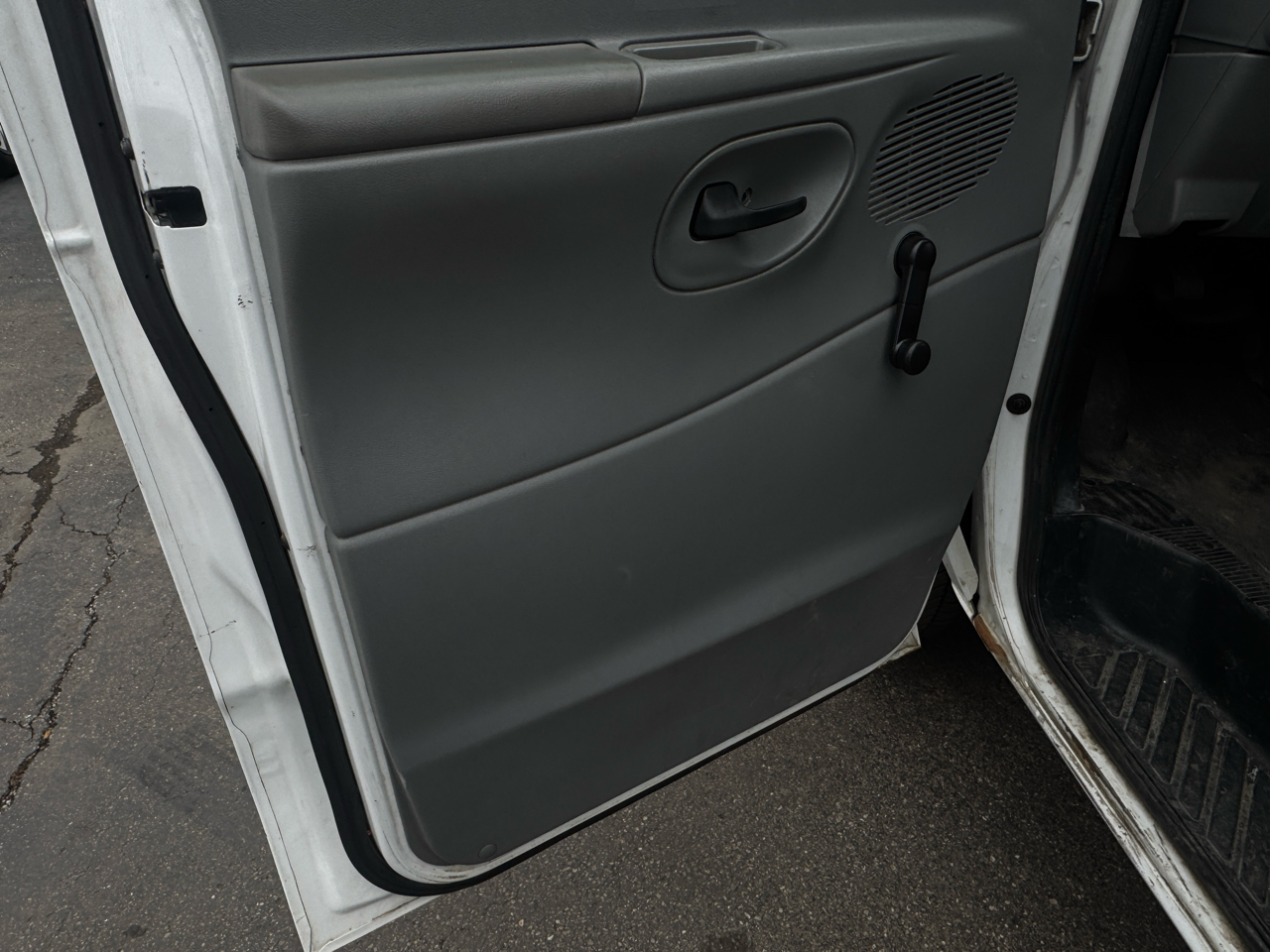 Ford Econoline Commercial Cutaway E-450 Super Duty 158" DRW 2011