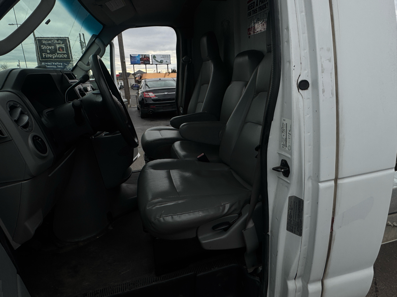 Ford Econoline Commercial Cutaway E-450 Super Duty 158" DRW 2011