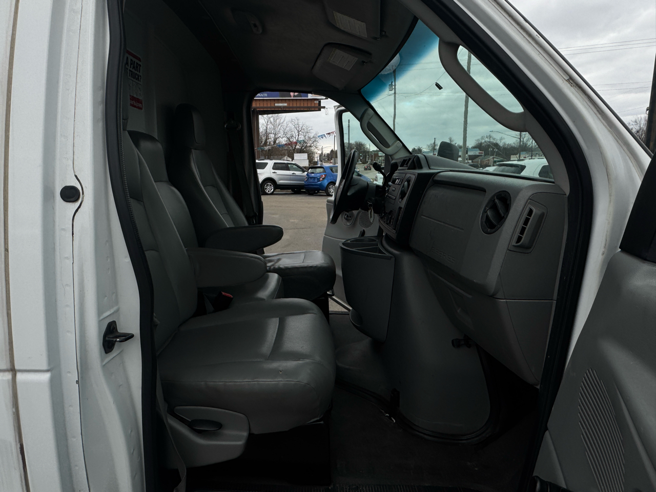 Ford Econoline Commercial Cutaway E-450 Super Duty 158" DRW 2011