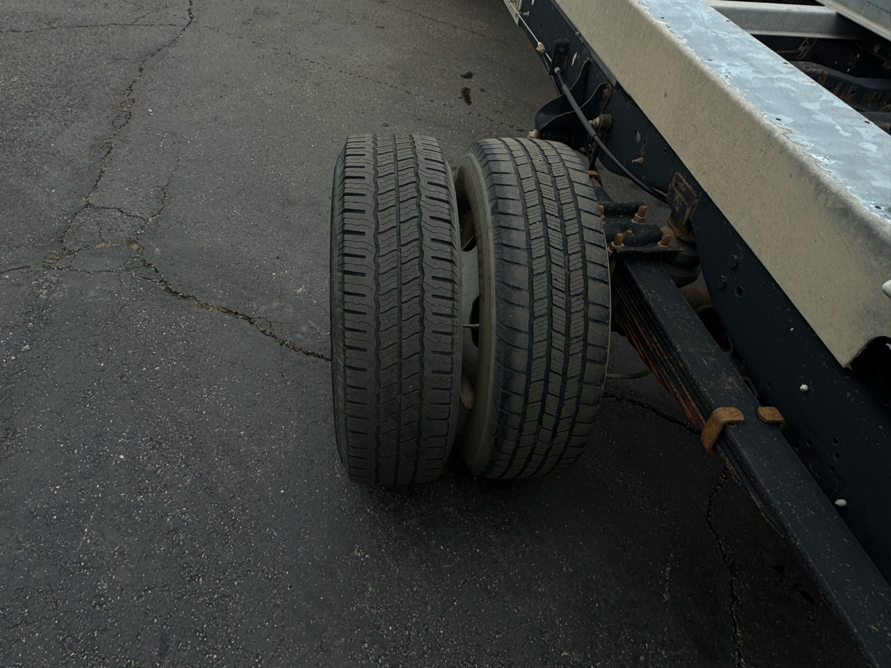 Ford Econoline Commercial Cutaway E-450 Super Duty 158" DRW 2011