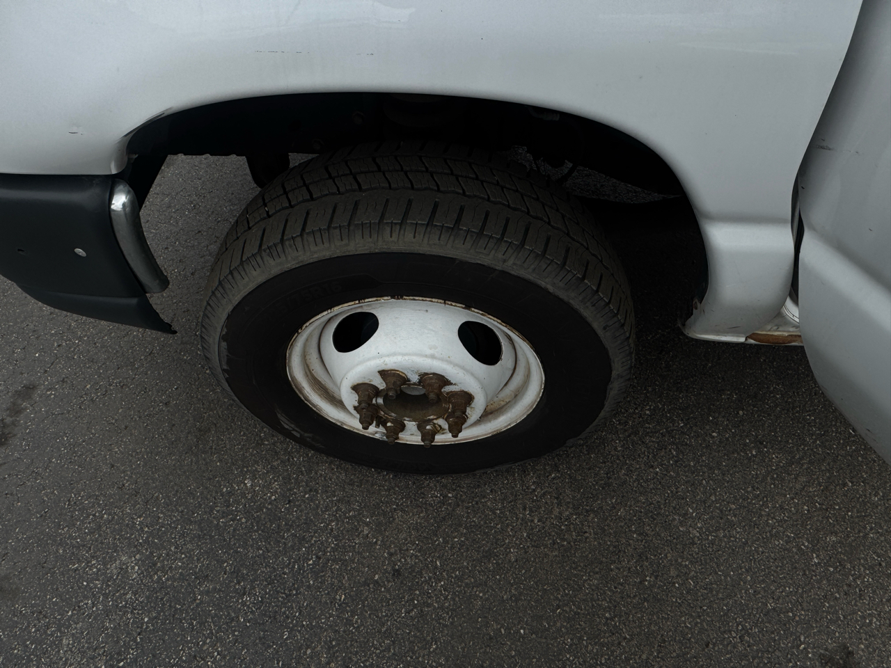 Ford Econoline Commercial Cutaway E-450 Super Duty 158" DRW 2011