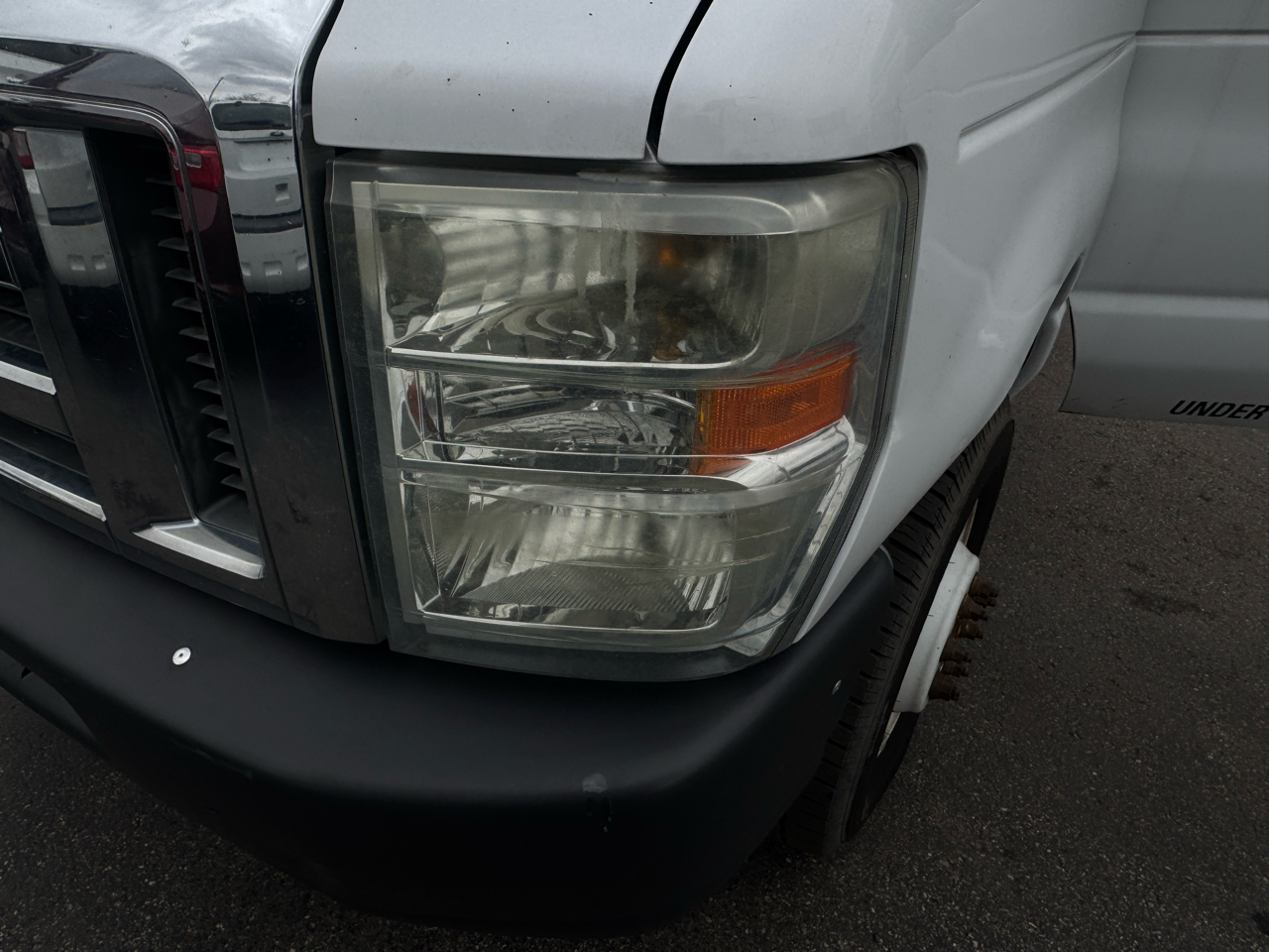 Ford Econoline Commercial Cutaway E-450 Super Duty 158" DRW 2011