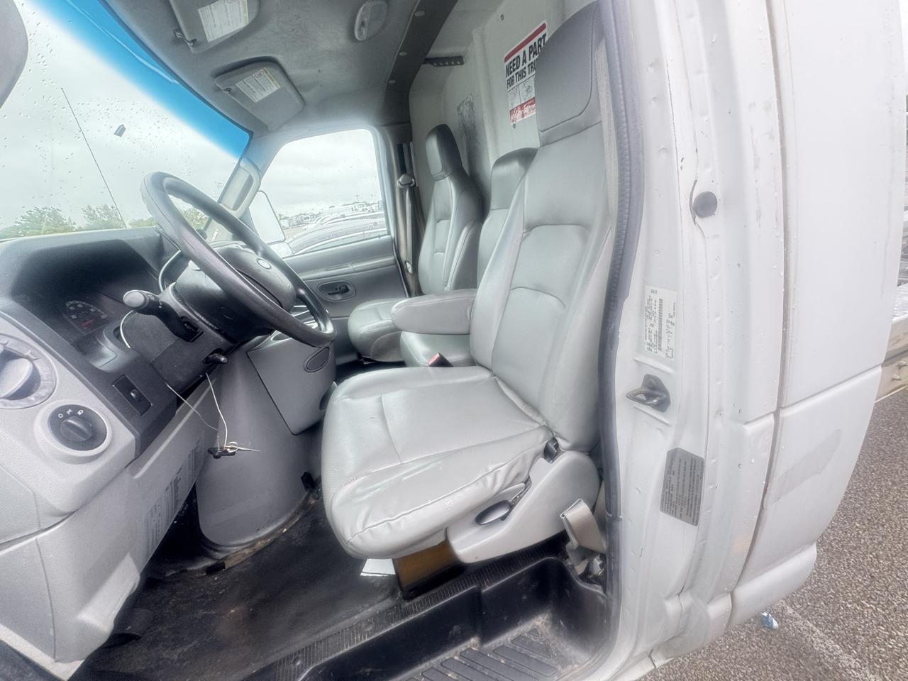 Ford Econoline Commercial Cutaway E-450 Super Duty 158" DRW 2011