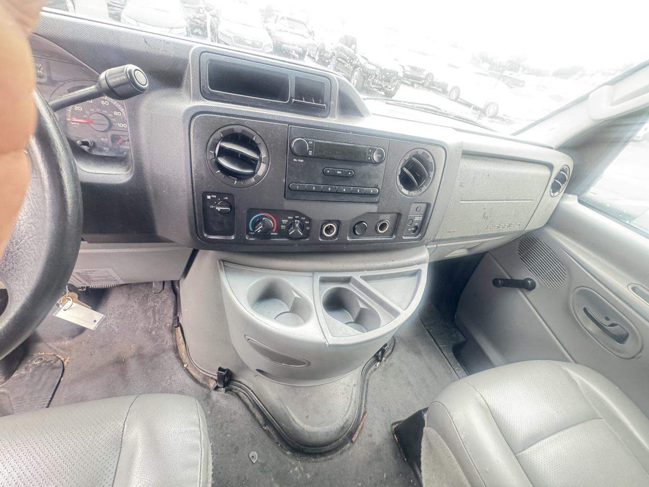 Ford Econoline Commercial Cutaway E-450 Super Duty 158" DRW 2011