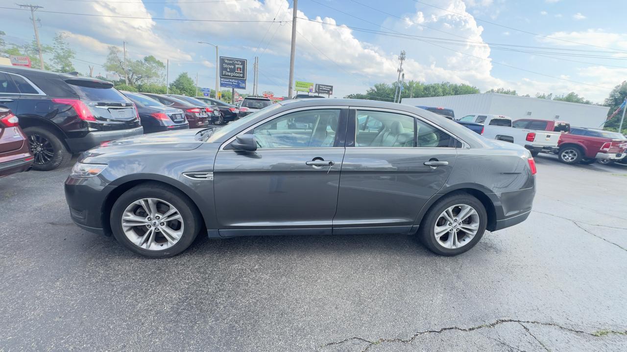 Ford Taurus 4dr Sdn SE FWD 2016