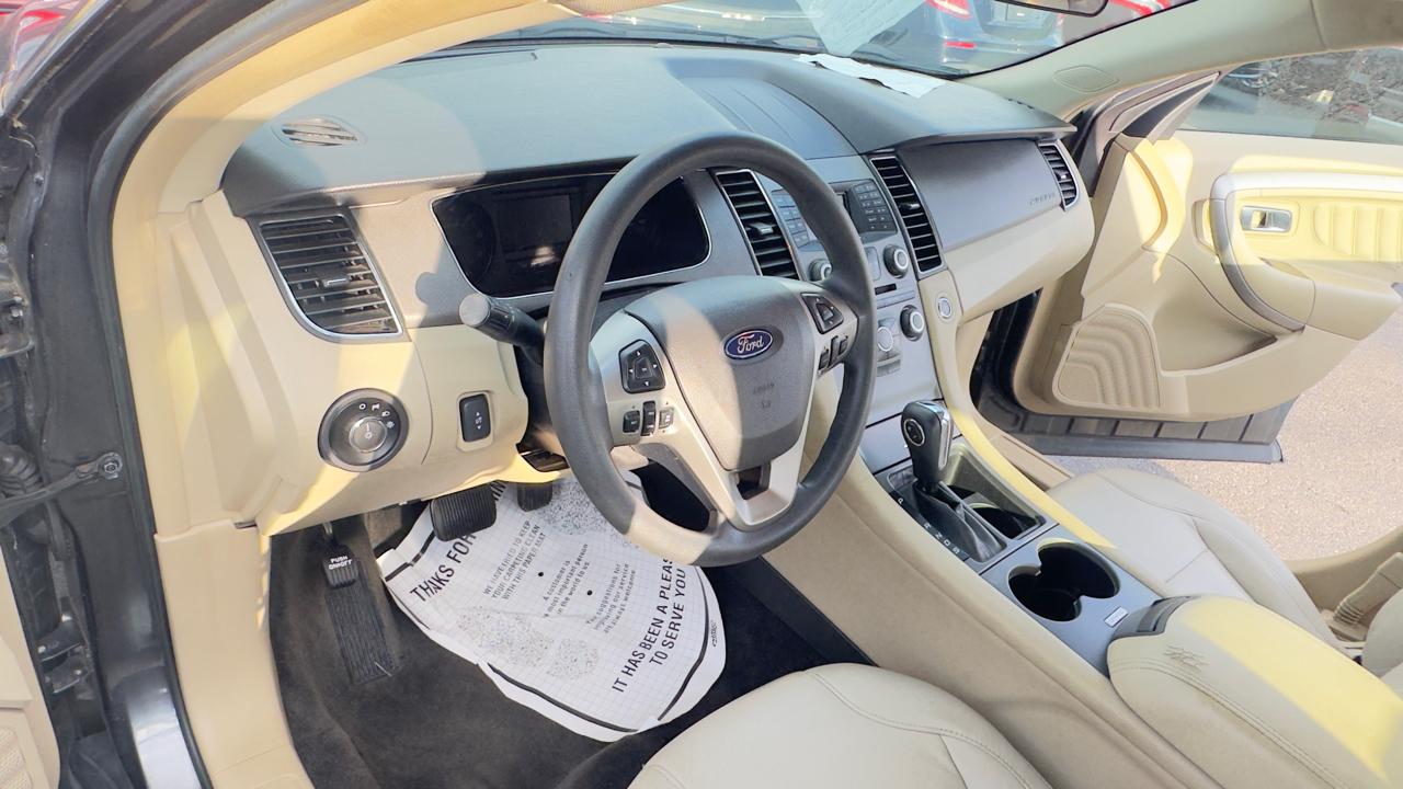 Ford Taurus 4dr Sdn SE FWD 2016