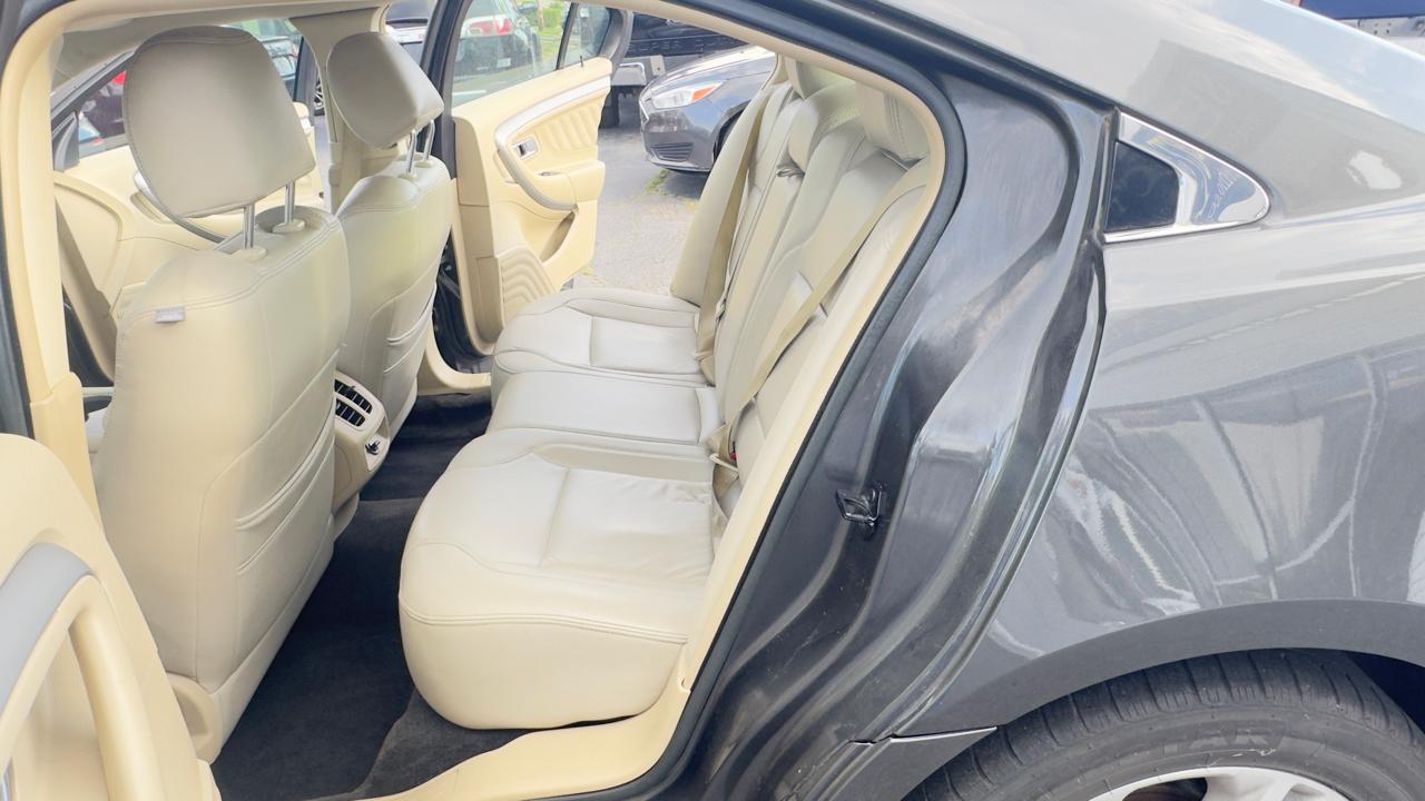 Ford Taurus 4dr Sdn SE FWD 2016