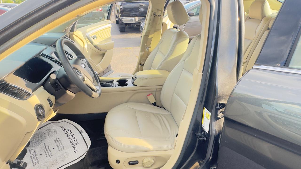 Ford Taurus 4dr Sdn SE FWD 2016