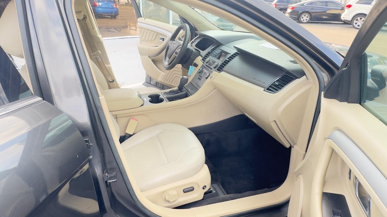 Ford Taurus 4dr Sdn SE FWD 2016