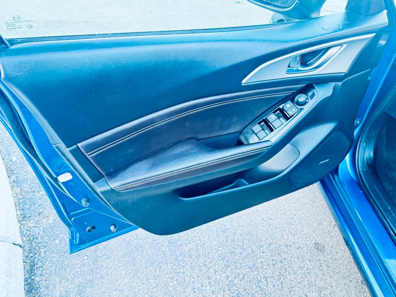 Mazda Mazda3 4-Door Touring Manual 2018