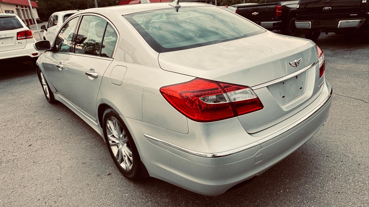 Hyundai Genesis 4dr Sdn V6 3.8L 2013