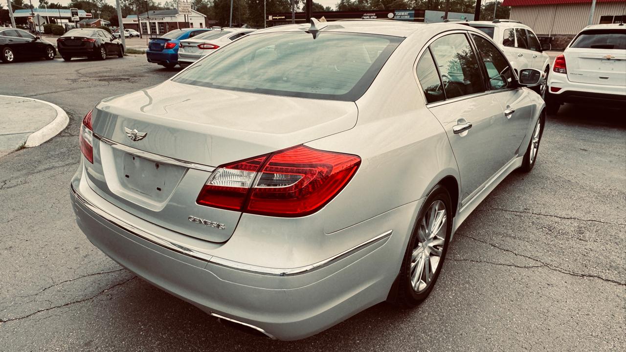Hyundai Genesis 4dr Sdn V6 3.8L 2013