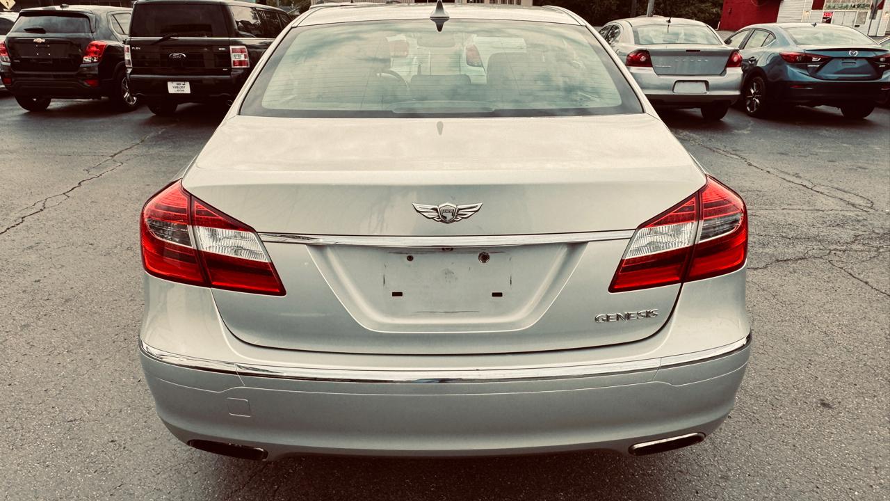 Hyundai Genesis 4dr Sdn V6 3.8L 2013