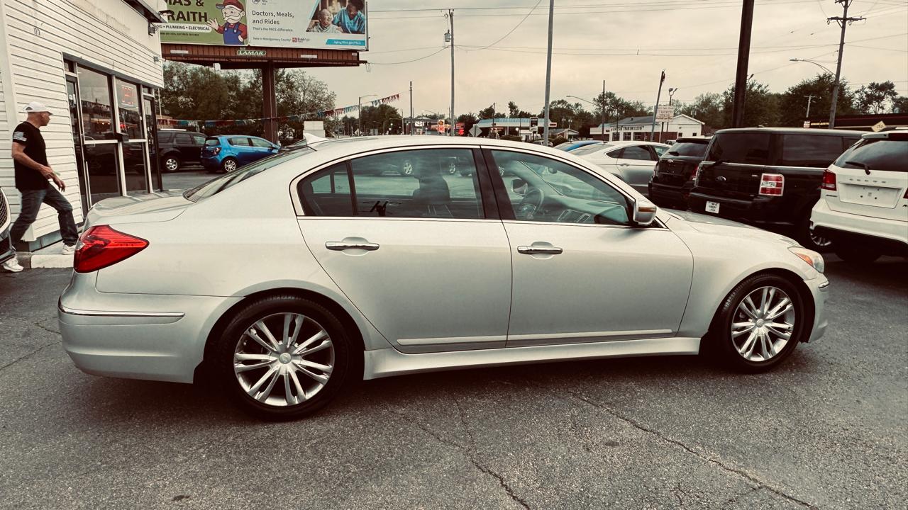 Hyundai Genesis 4dr Sdn V6 3.8L 2013