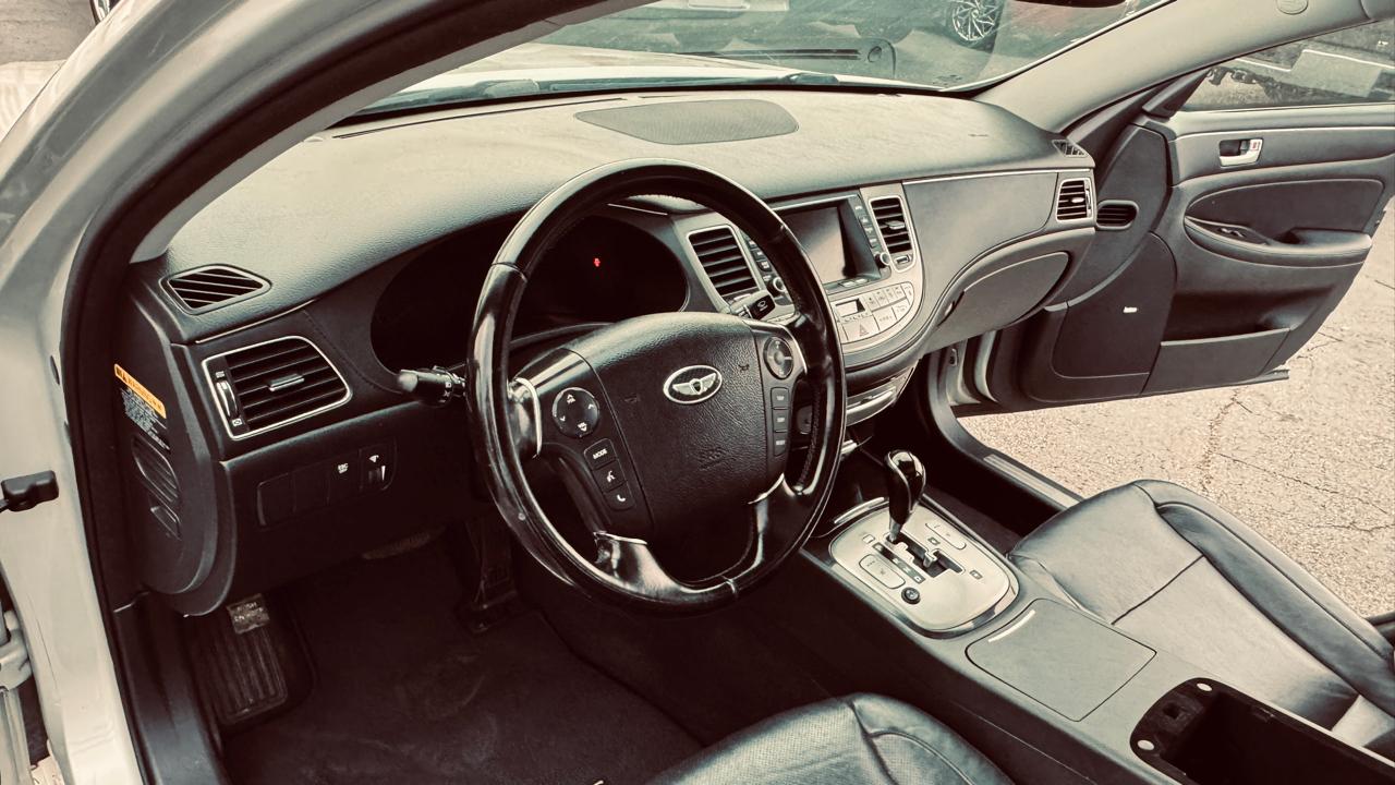 Hyundai Genesis 4dr Sdn V6 3.8L 2013