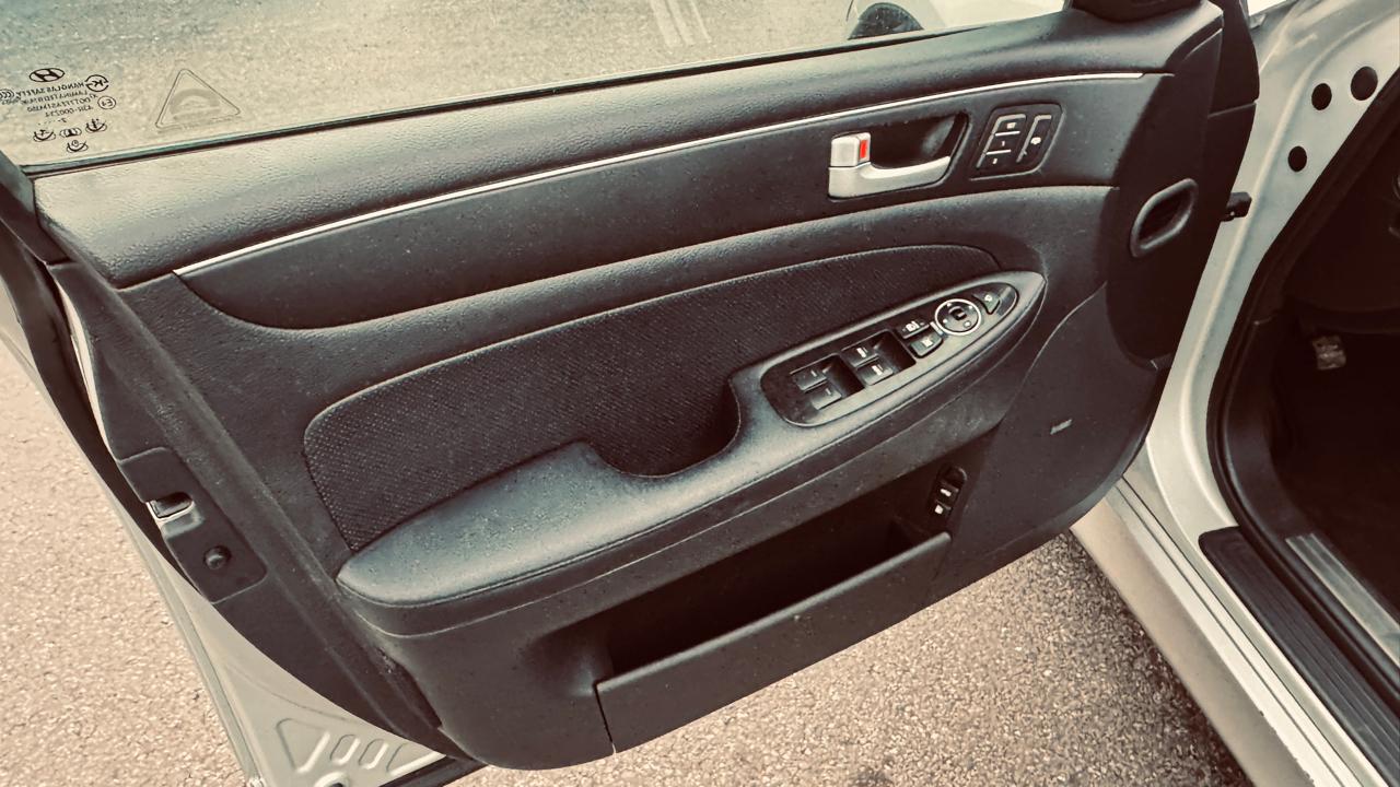 Hyundai Genesis 4dr Sdn V6 3.8L 2013