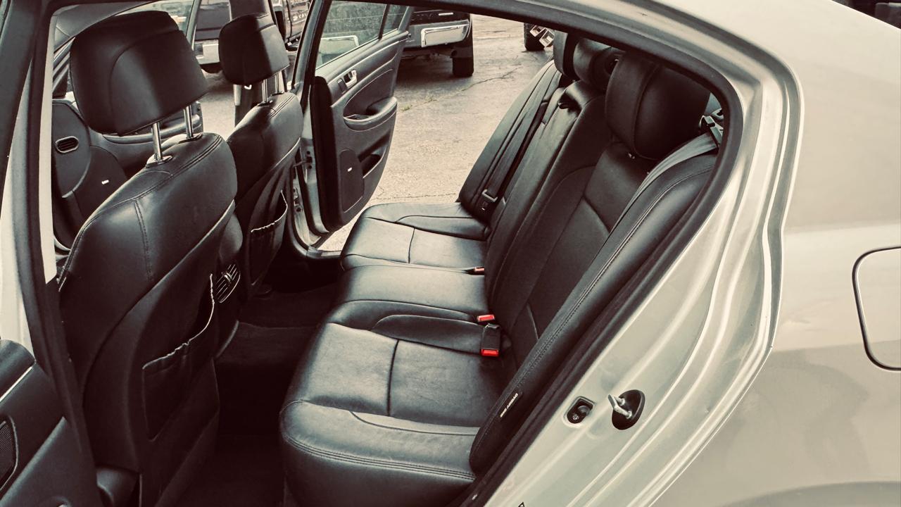 Hyundai Genesis 4dr Sdn V6 3.8L 2013