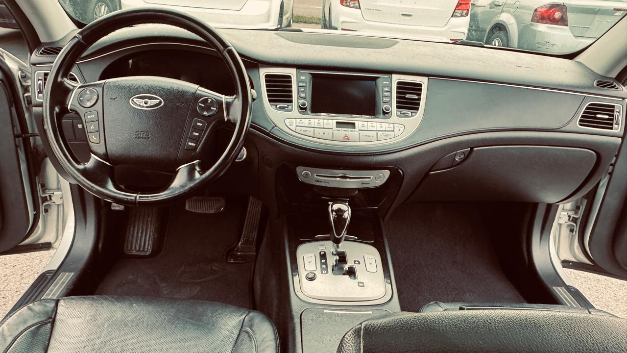 Hyundai Genesis 4dr Sdn V6 3.8L 2013