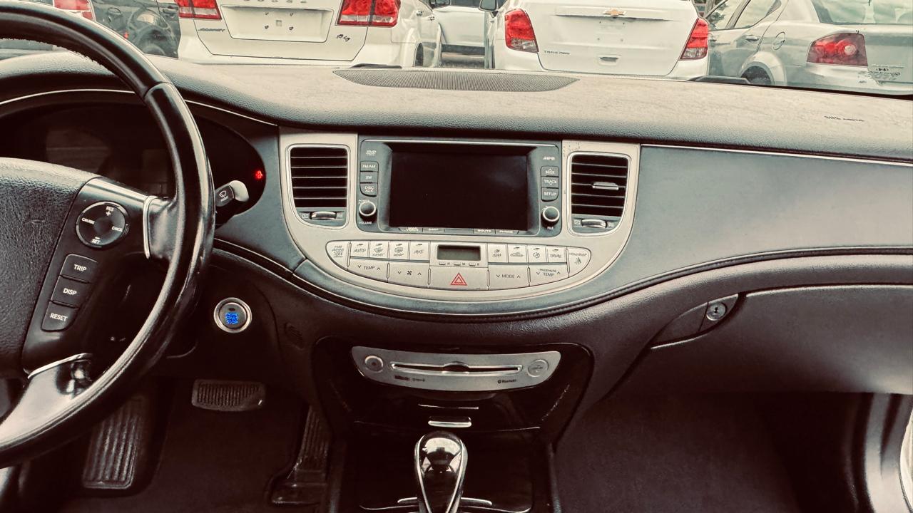 Hyundai Genesis 4dr Sdn V6 3.8L 2013