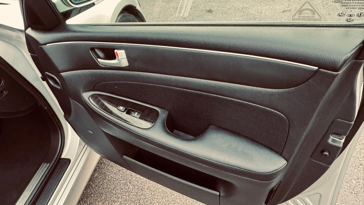 Hyundai Genesis 4dr Sdn V6 3.8L 2013