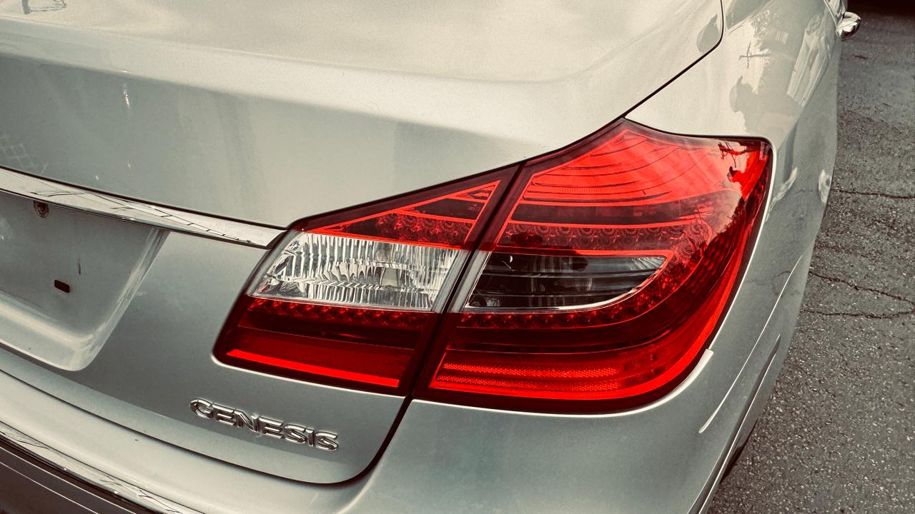 Hyundai Genesis 4dr Sdn V6 3.8L 2013