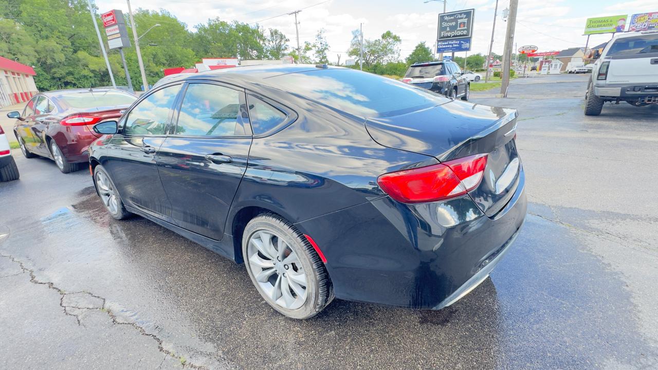 Chrysler 200 4dr Sdn S FWD 2016
