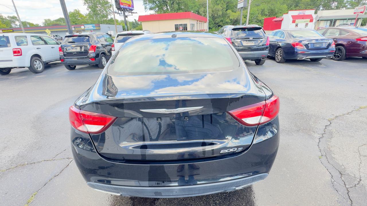 Chrysler 200 4dr Sdn S FWD 2016