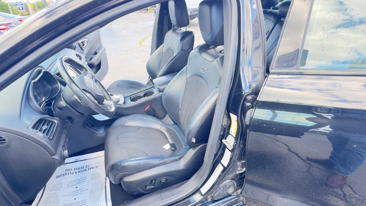 Chrysler 200 4dr Sdn S FWD 2016