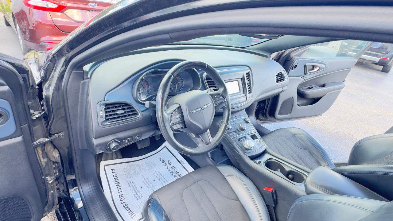 Chrysler 200 4dr Sdn S FWD 2016