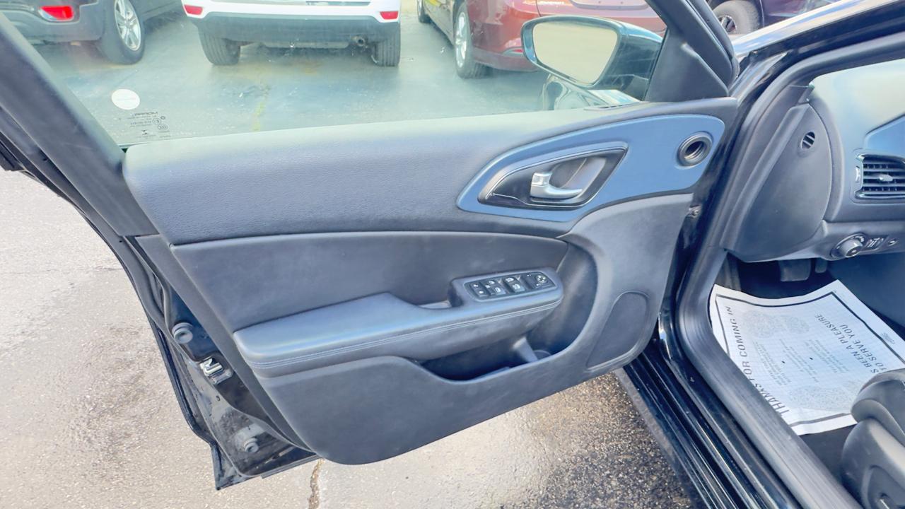 Chrysler 200 4dr Sdn S FWD 2016