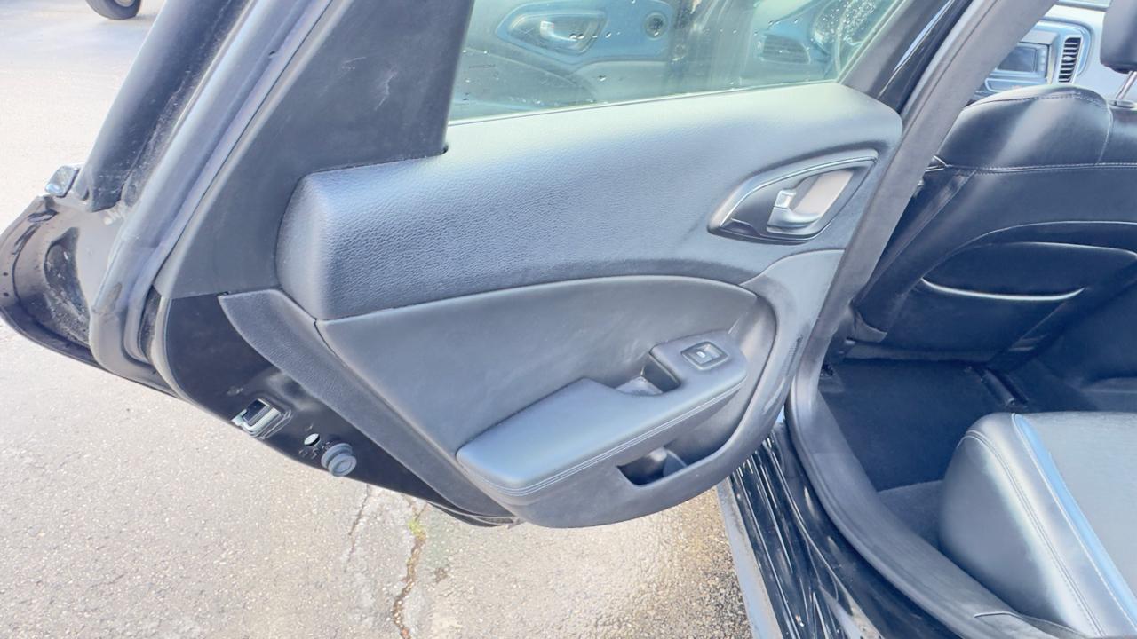 Chrysler 200 4dr Sdn S FWD 2016