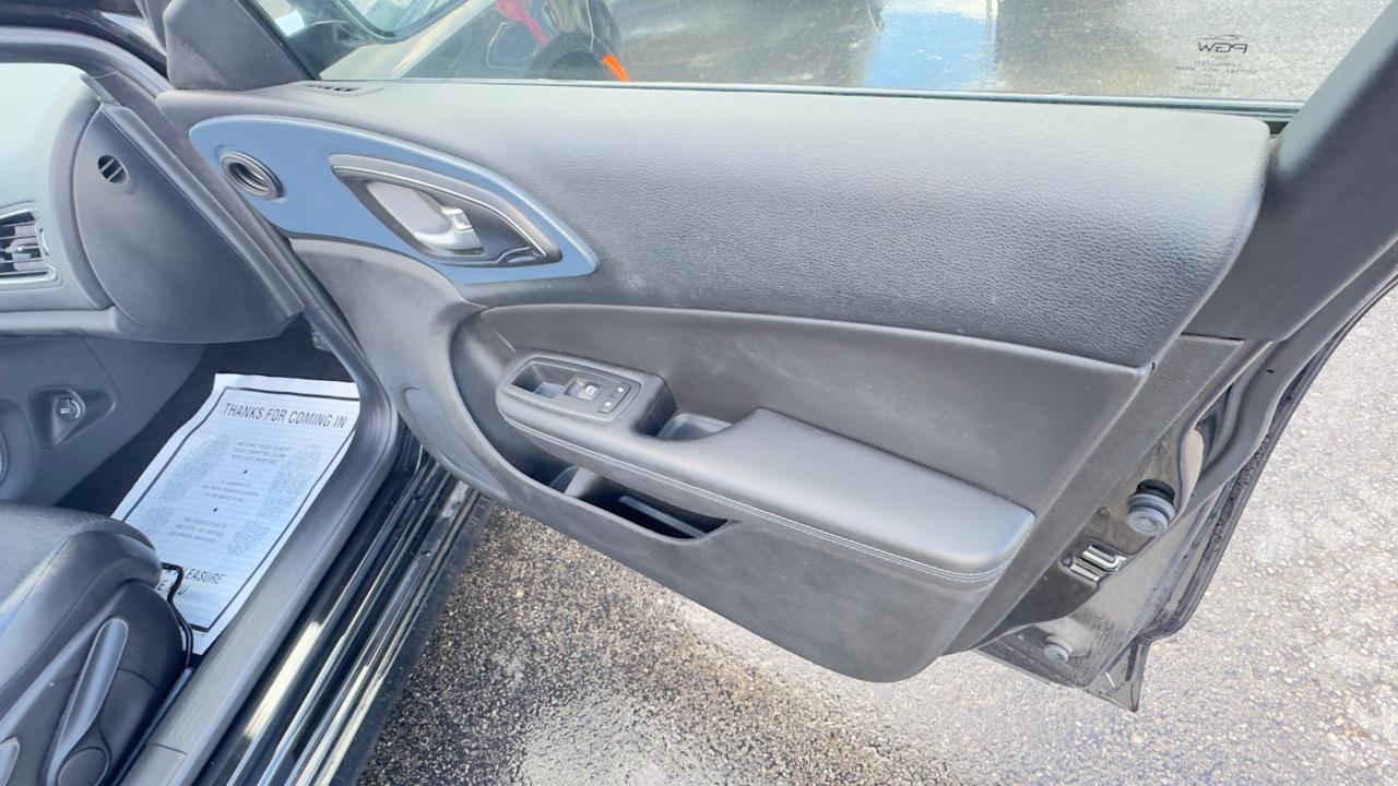 Chrysler 200 4dr Sdn S FWD 2016