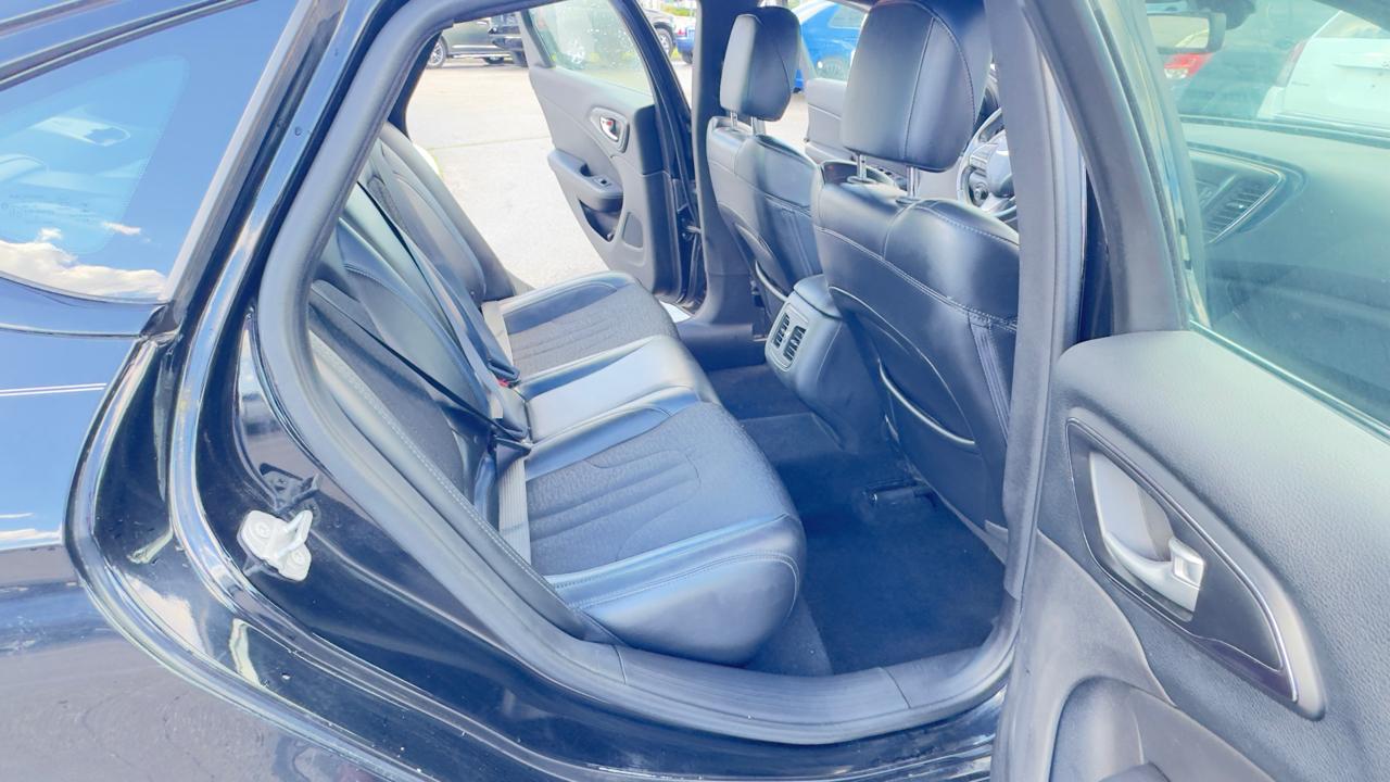 Chrysler 200 4dr Sdn S FWD 2016