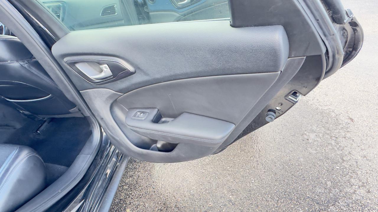 Chrysler 200 4dr Sdn S FWD 2016