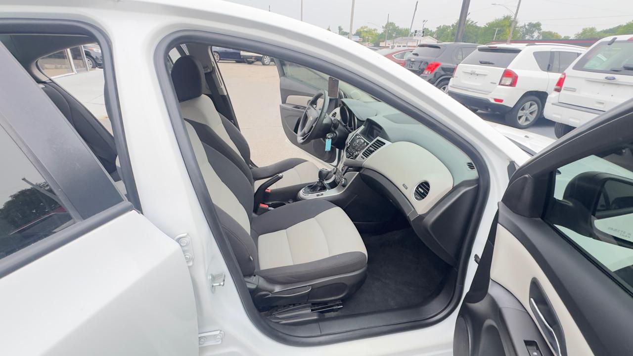 Chevrolet Cruze 4dr Sdn Man LS 2015