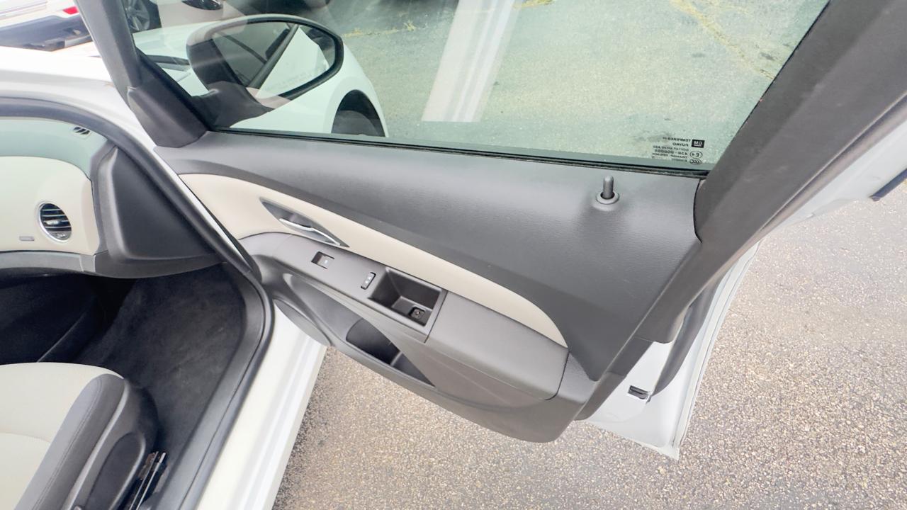 Chevrolet Cruze 4dr Sdn Man LS 2015
