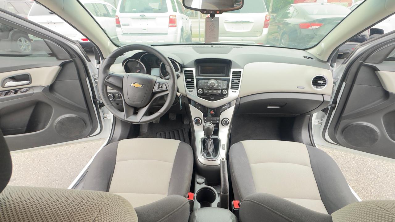 Chevrolet Cruze 4dr Sdn Man LS 2015