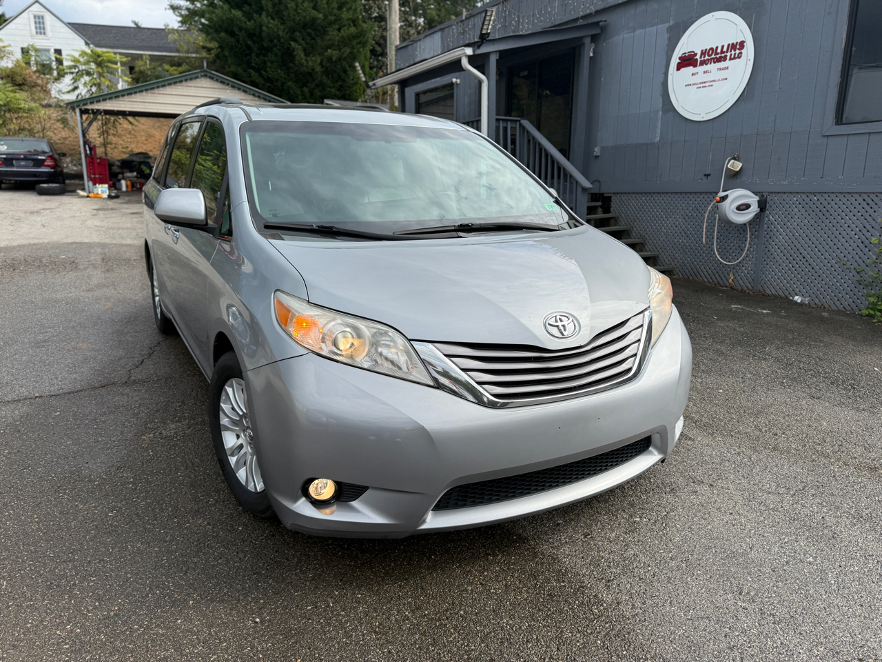 2016 Toyota Sienna XLE FWD 8-Passenger V6