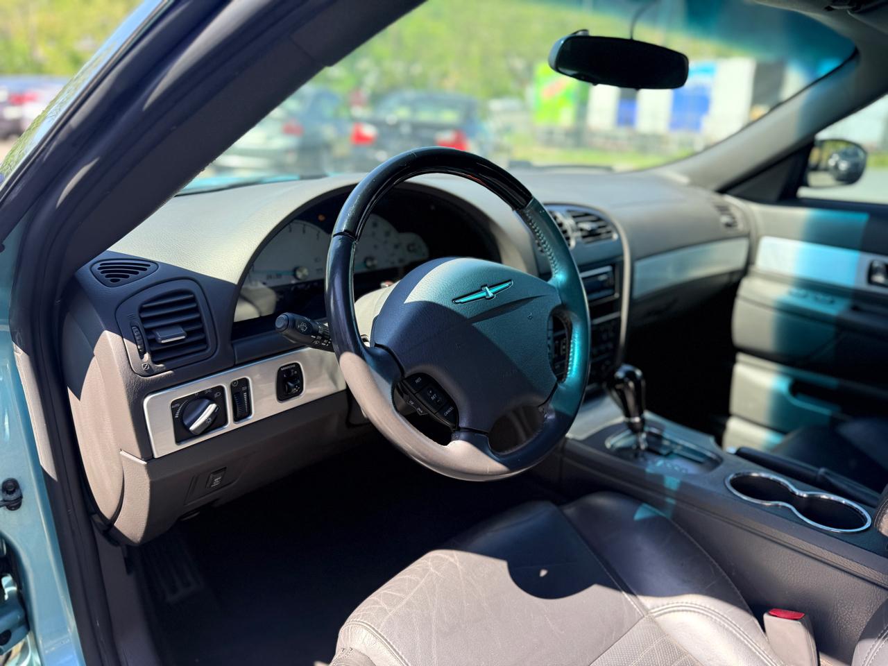 Ford Thunderbird Deluxe 2002