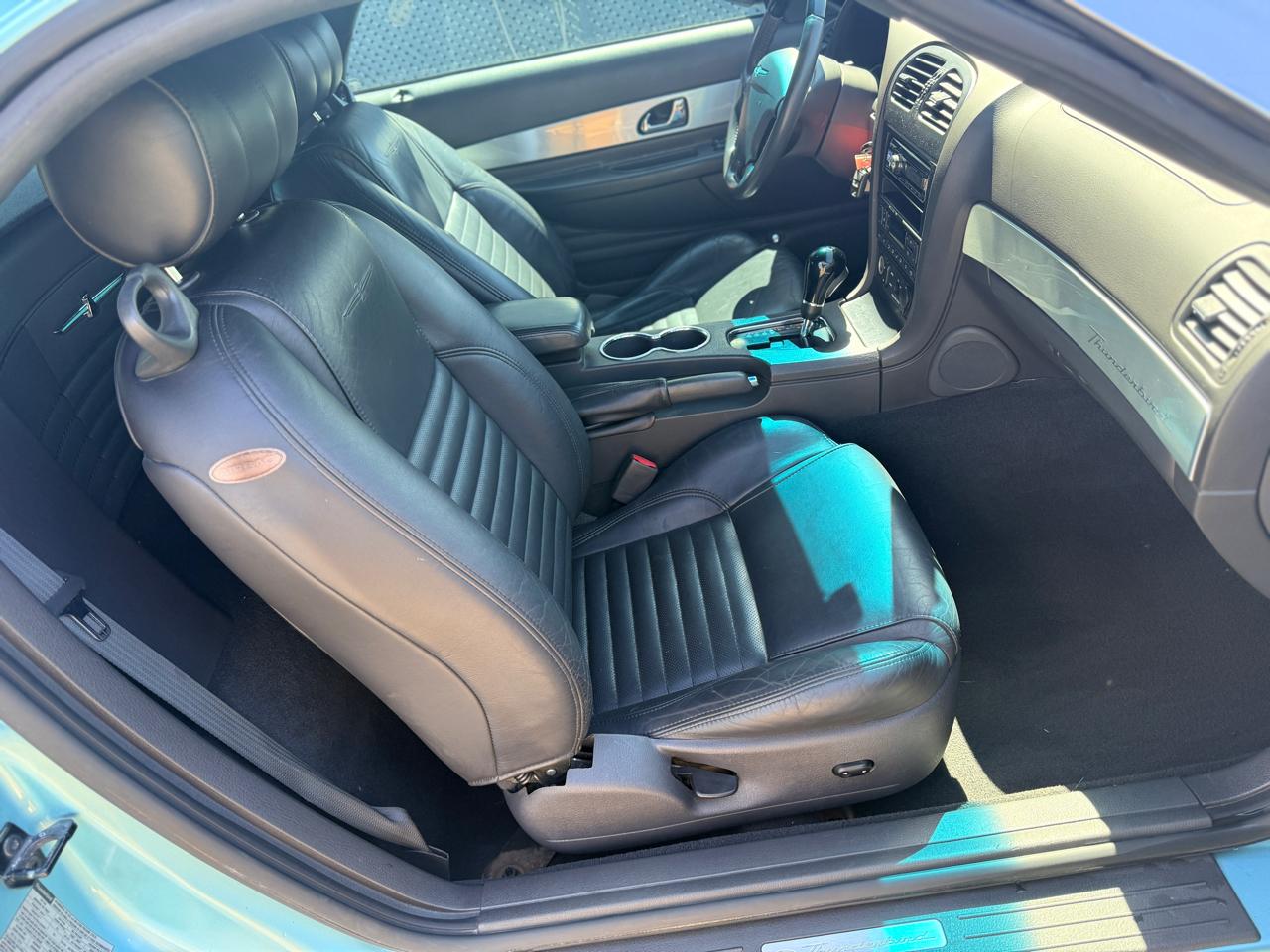 Ford Thunderbird Deluxe 2002