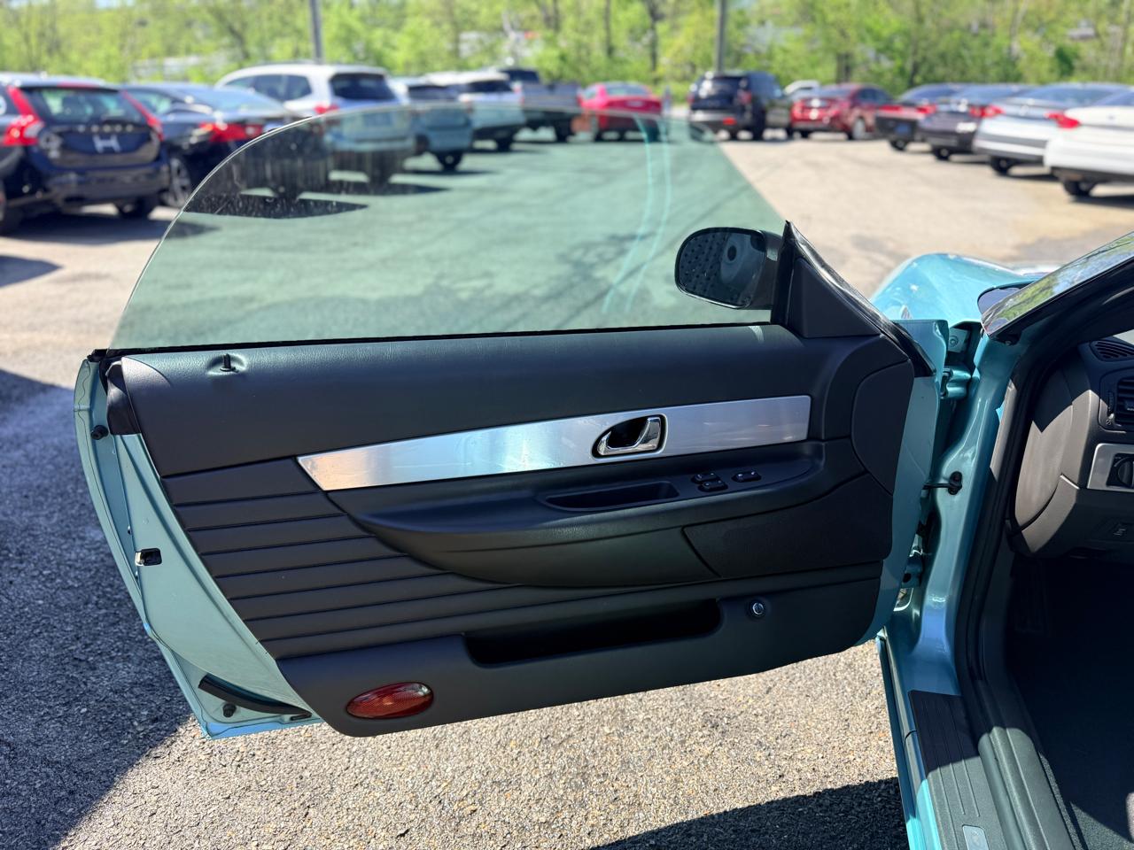 Ford Thunderbird Deluxe 2002