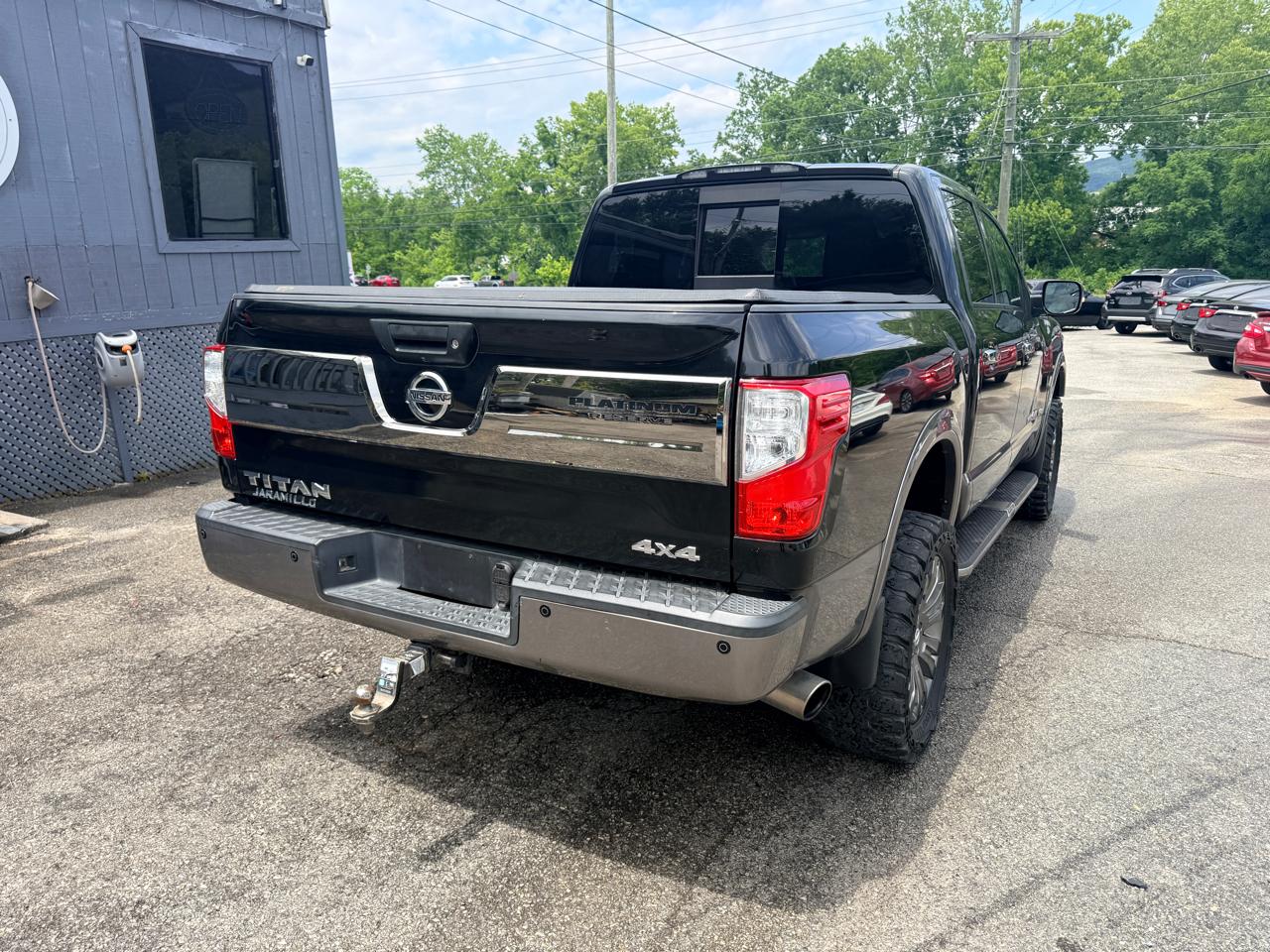 Nissan Titan Platinum Reserve Crew Cab 4WD 2018