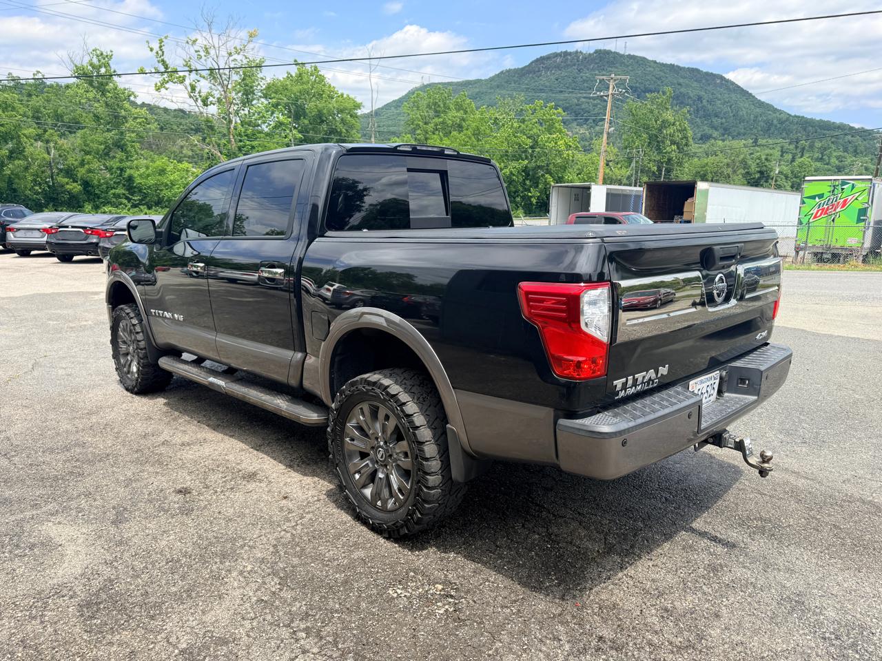 Nissan Titan Platinum Reserve Crew Cab 4WD 2018