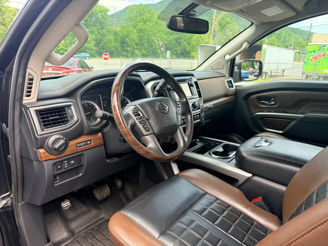 Nissan Titan Platinum Reserve Crew Cab 4WD 2018