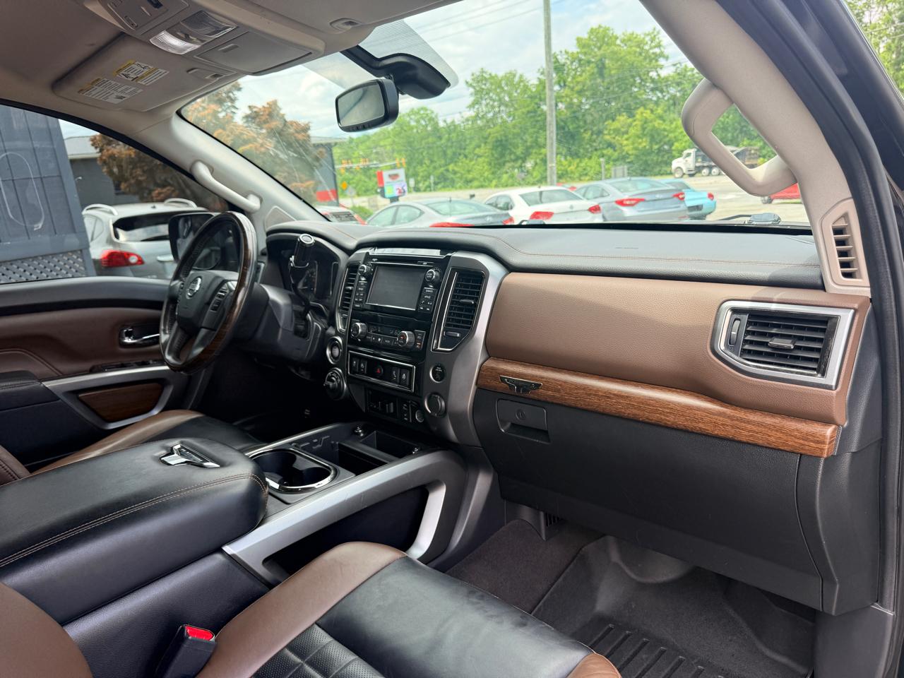 Nissan Titan Platinum Reserve Crew Cab 4WD 2018