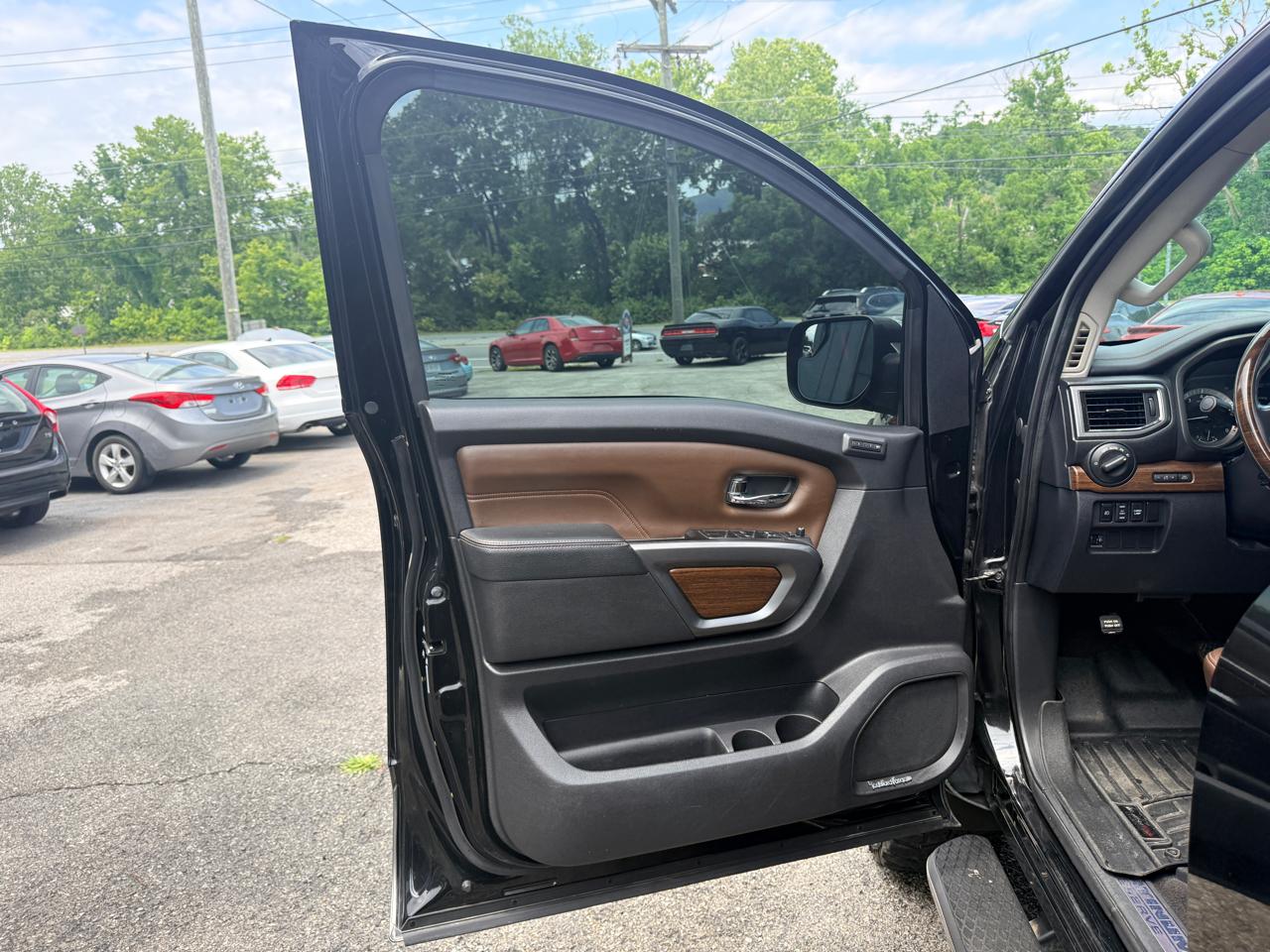 Nissan Titan Platinum Reserve Crew Cab 4WD 2018