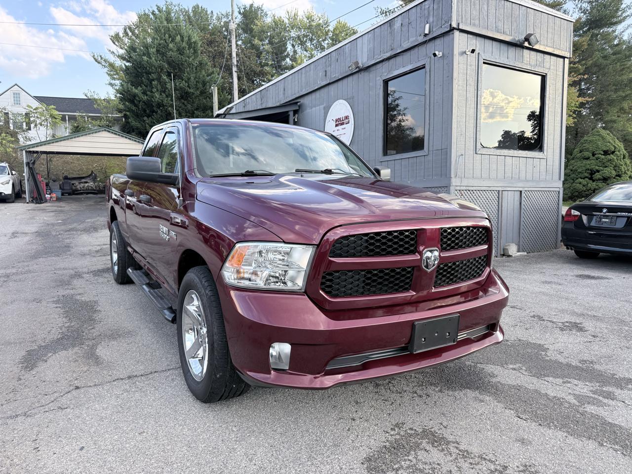 RAM 1500 4WD Quad Cab 140.5" ST 2016