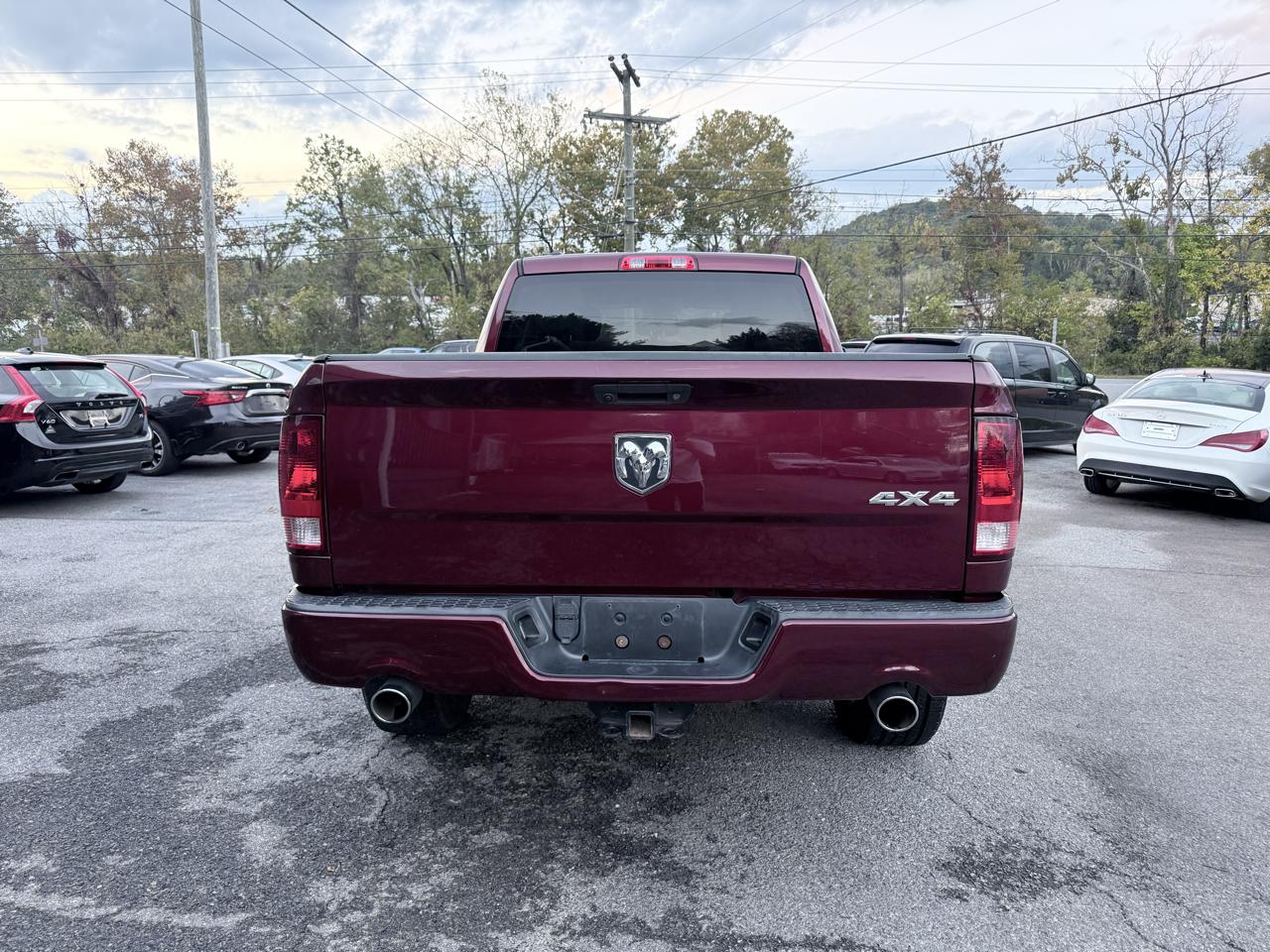 RAM 1500 4WD Quad Cab 140.5" ST 2016
