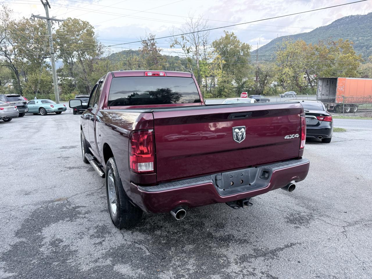 RAM 1500 4WD Quad Cab 140.5" ST 2016